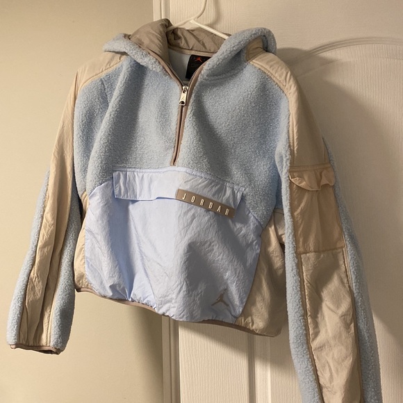 Jordan crop sweater. Size small - Picture 4 of 4